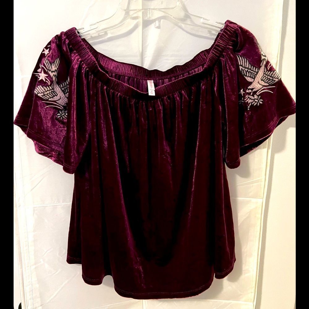 Great used condition- Xhilaration Size M- Deep Purple off shoulder Velvet Top